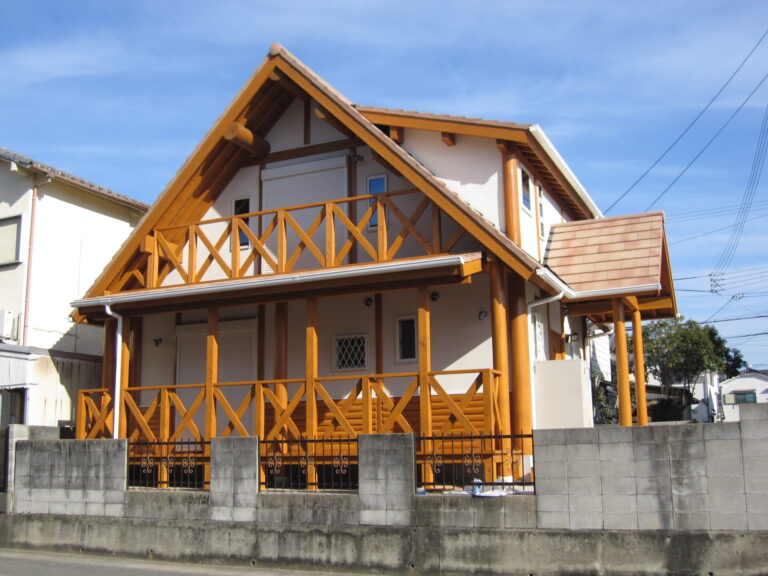 紀の川市で無垢の木の良さと開放感のあるプロヴァンス風紀州材の注文住宅
