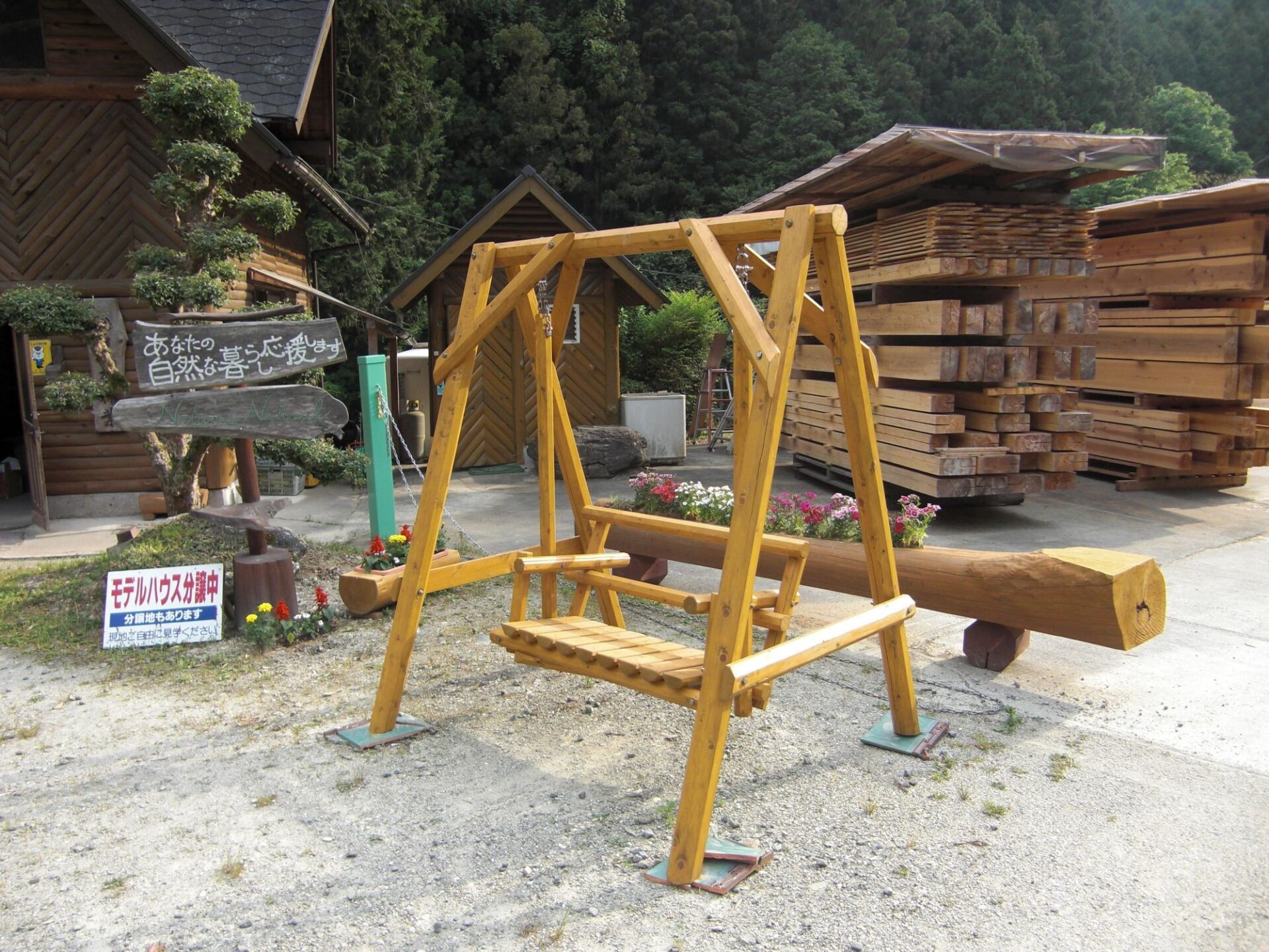 桧間伐材を利用した木製八角ブランコ