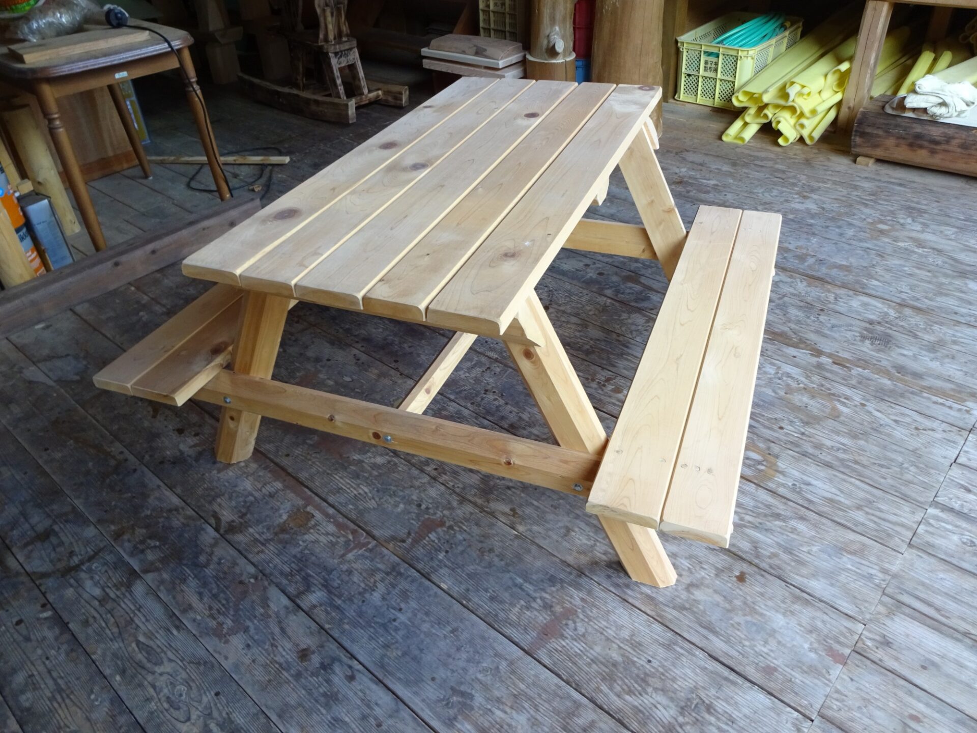 一体型　テーブル・ベンチセット