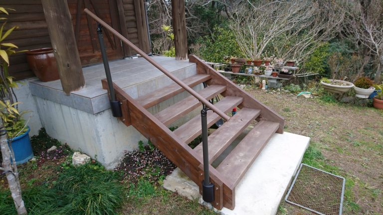 玄関ポーチを安全に～紀の川市　介護保険住宅改修～